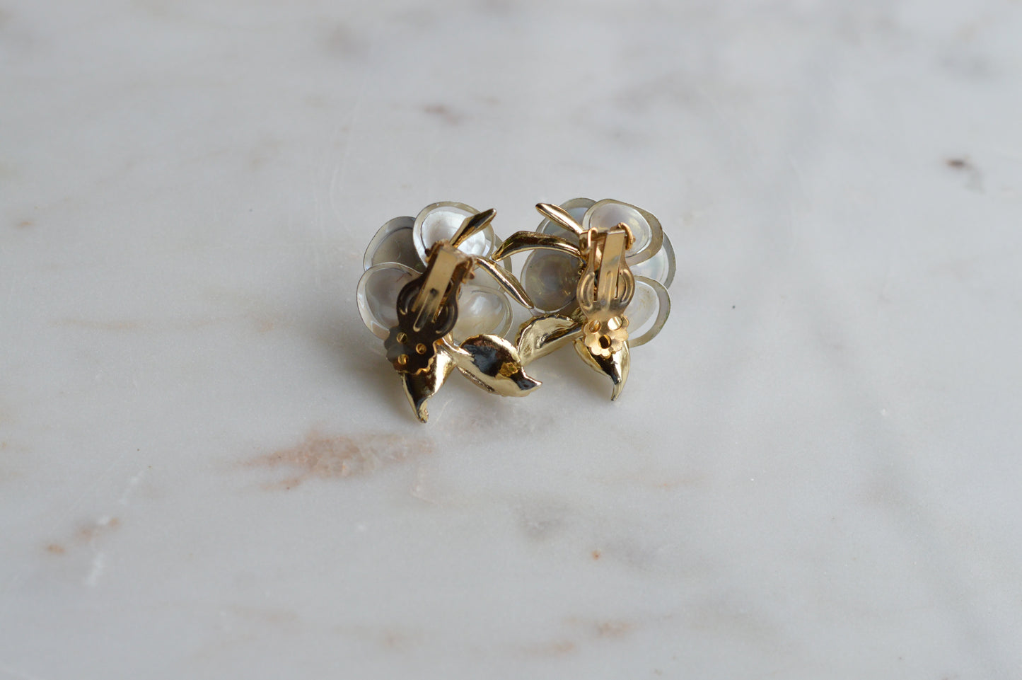Vintage 1960s White Enamel Flower Clip On Earrings, Mid-Century Iridescent Floral Studs, Gold Tone Leaf Retro Daisy Earrings, Boho Bridal