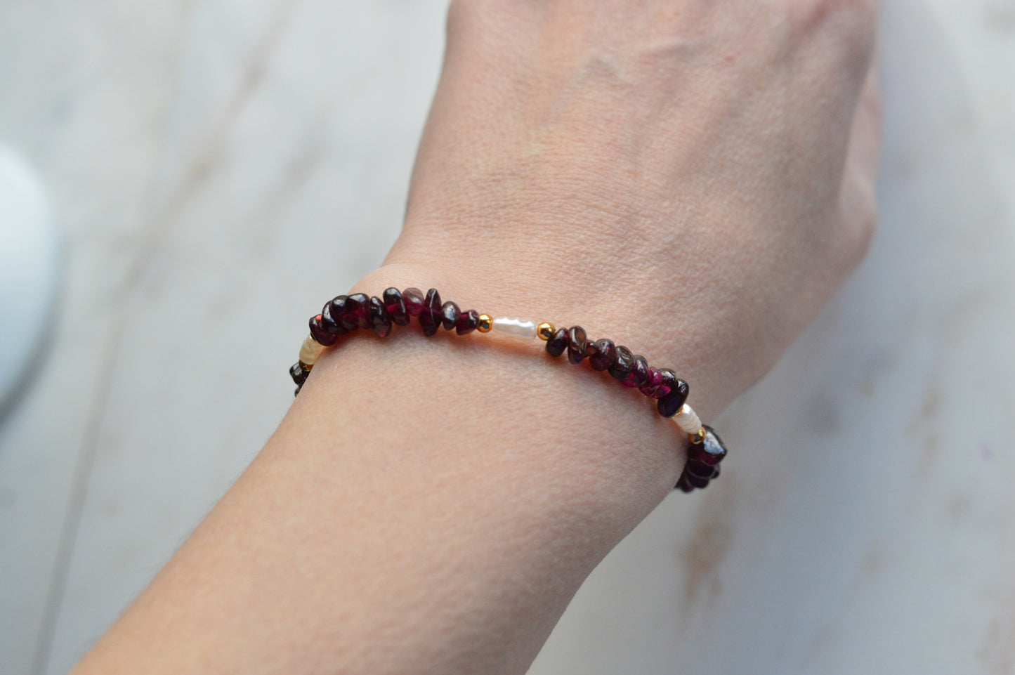 Vintage Garnet Chip & Freshwater Pearl Bracelet with Gold Tone Accents