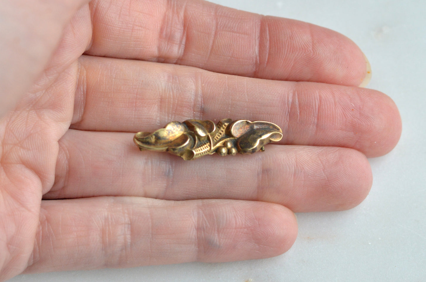 Antique 10K Gold Art Nouveau Bar Brooch, Stylized Gourd & Leaf Scrolling Motif, Edwardian C. 1900, Dimensional Victorian Statement Pin, Tested 10K