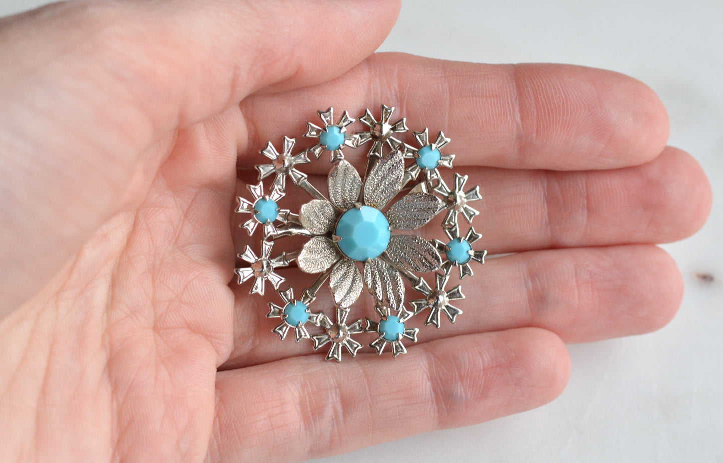 Vintage Faux Turquoise Sunburst Brooch – Silver Tone Floral Medallion Pin, Mid-Century Costume Jewelry