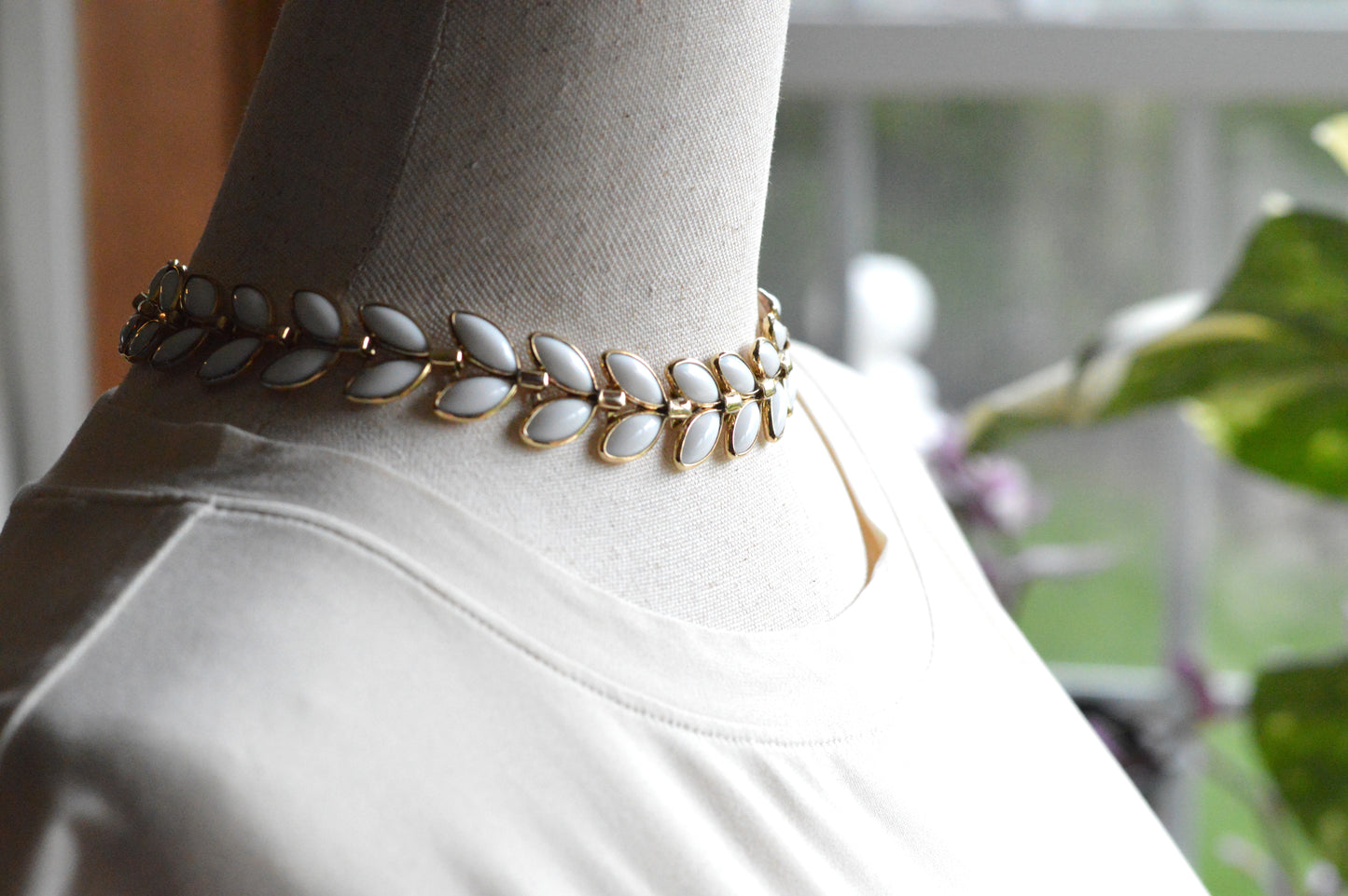 Vintage Trifari Milk Glass Leaf Choker | Hollywood Regency 1950s Signed Jewelry | 15"-17" Adjustable White Marquis Leaf Necklace