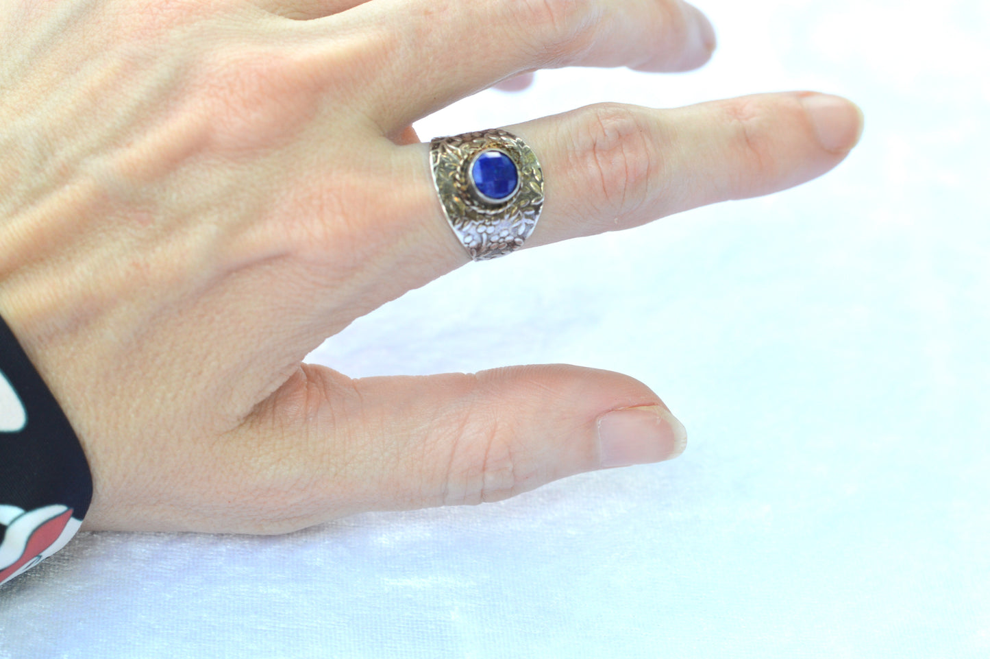 Vintage Sterling Silver Blue Sapphire Medallion Cocktail Ring Size 7 Two Tone 925