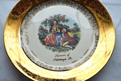 Vintage Sabin Crest-O-Gold 22K Gold Souvenir Plate – Pittsburgh, PA – Fragonard Courting Couple – Mid Century Colonial Style Decor
