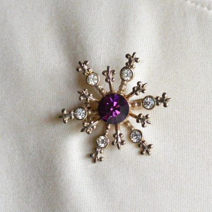 Vintage 1950s Atomic Star Snowflake Brooch, Amethyst Purple Rhinestone Pin 1.15"