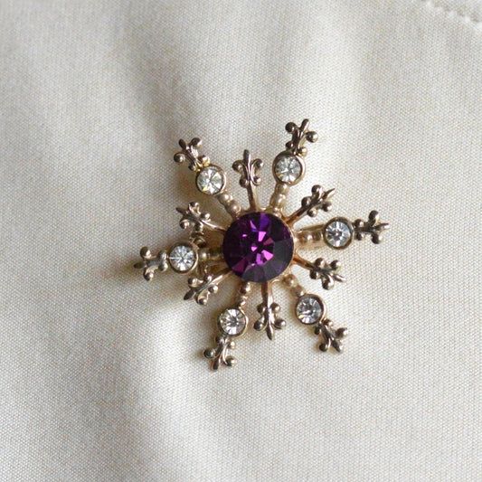 Vintage 1950s Atomic Star Snowflake Brooch, Amethyst Purple Rhinestone Pin 1.15"