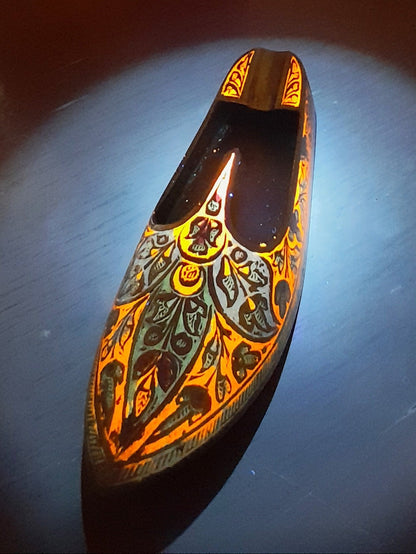 Vintage Brass Slipper Ashtray | Rare Blacklight Reactive Enamel | UV Fluorescent Indian Shoe | Hand-Painted Boho Tobacciana