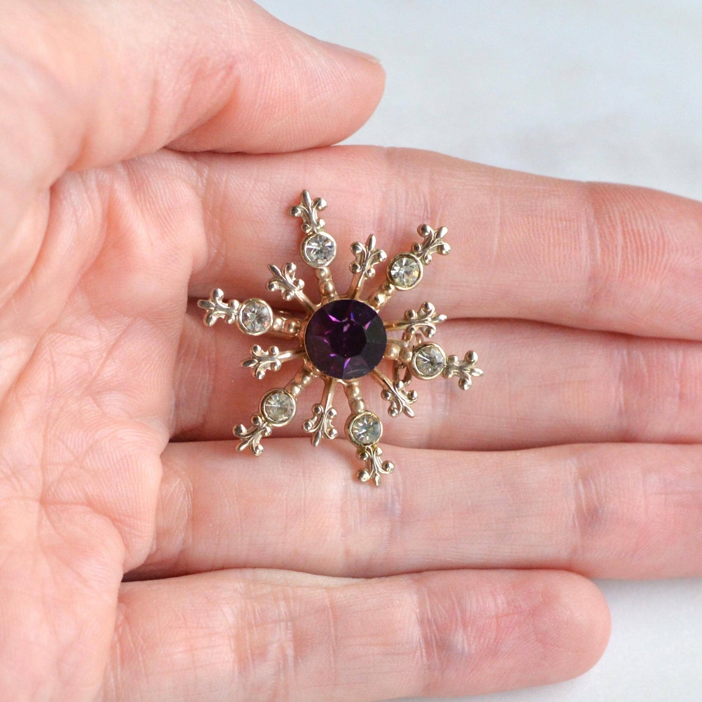 Vintage 1950s Atomic Star Snowflake Brooch, Amethyst Purple Rhinestone Pin 1.15"