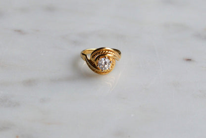 Vintage Gold‑Tone Swirl Ring with Clear Stone – Textured Band – 1970s–1990s - Size 7