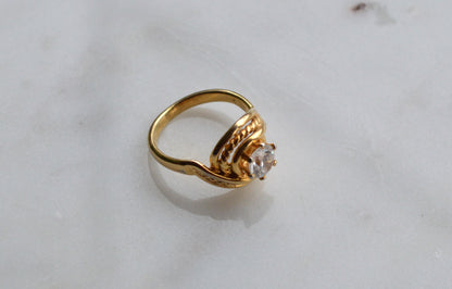 Vintage Gold‑Tone Swirl Ring with Clear Stone – Textured Band – 1970s–1990s - Size 7