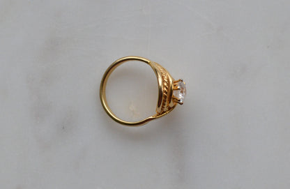 Vintage Gold‑Tone Swirl Ring with Clear Stone – Textured Band – 1970s–1990s - Size 7