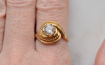 Vintage Gold‑Tone Swirl Ring with Clear Stone – Textured Band – 1970s–1990s - Size 7