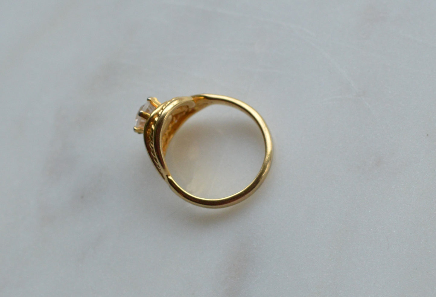 Vintage Gold‑Tone Swirl Ring with Clear Stone – Textured Band – 1970s–1990s - Size 7