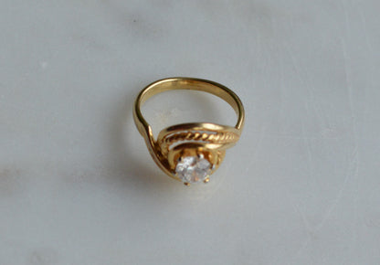 Vintage Gold‑Tone Swirl Ring with Clear Stone – Textured Band – 1970s–1990s - Size 7