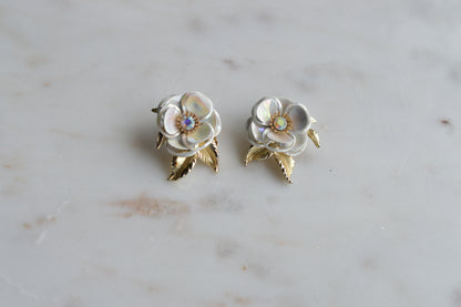 Vintage 1960s White Enamel Flower Clip On Earrings, Mid-Century Iridescent Floral Studs, Gold Tone Leaf Retro Daisy Earrings, Boho Bridal