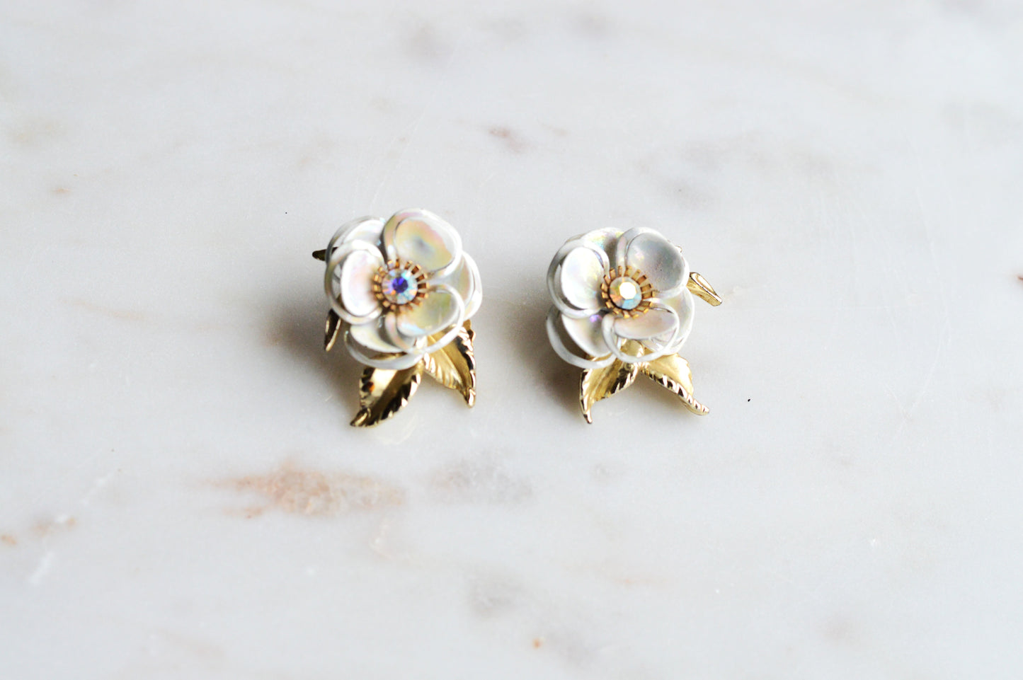 Vintage 1960s White Enamel Flower Clip On Earrings, Mid-Century Iridescent Floral Studs, Gold Tone Leaf Retro Daisy Earrings, Boho Bridal