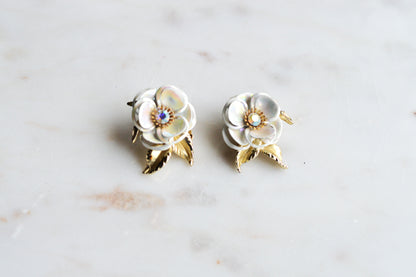 Vintage 1960s White Enamel Flower Clip On Earrings, Mid-Century Iridescent Floral Studs, Gold Tone Leaf Retro Daisy Earrings, Boho Bridal
