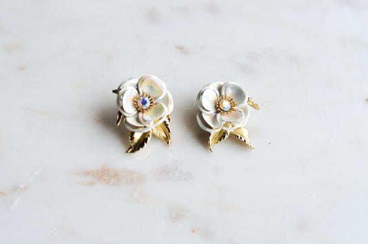 Vintage 1960s White Enamel Flower Clip On Earrings, Mid-Century Iridescent Floral Studs, Gold Tone Leaf Retro Daisy Earrings, Boho Bridal