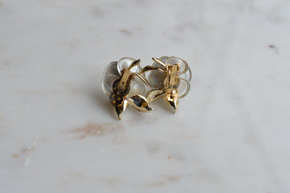Vintage 1960s White Enamel Flower Clip On Earrings, Mid-Century Iridescent Floral Studs, Gold Tone Leaf Retro Daisy Earrings, Boho Bridal