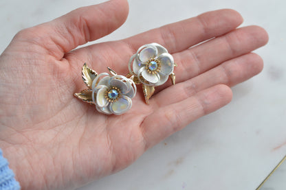 Vintage 1960s White Enamel Flower Clip On Earrings, Mid-Century Iridescent Floral Studs, Gold Tone Leaf Retro Daisy Earrings, Boho Bridal