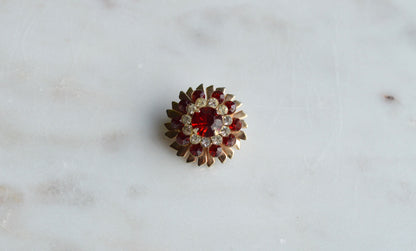 Vintage Ruby Red & Clear Rhinestone Starburst Brooch – Gold Tone Floral Pinwheel Pin, Mid-Century Costume Jewelry
