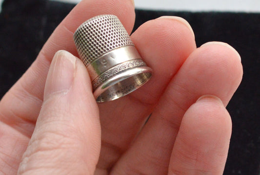 Antique Simons Brothers Sterling Silver Thimble - Shield Hallmark - Size 9