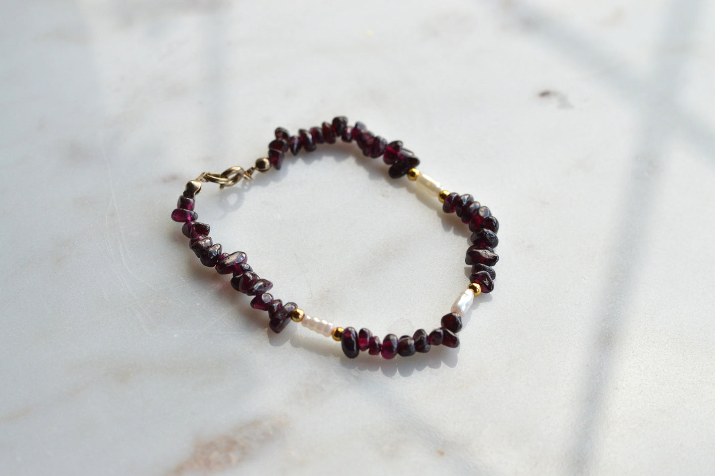 Vintage Garnet Chip & Freshwater Pearl Bracelet with Gold Tone Accents