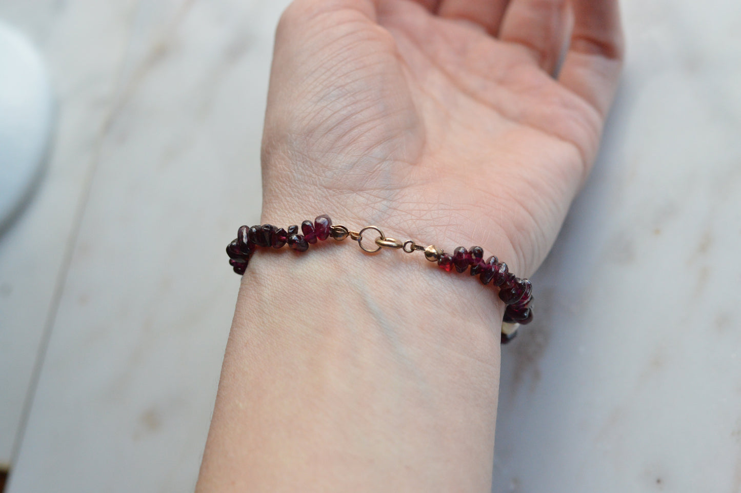 Vintage Garnet Chip & Freshwater Pearl Bracelet with Gold Tone Accents