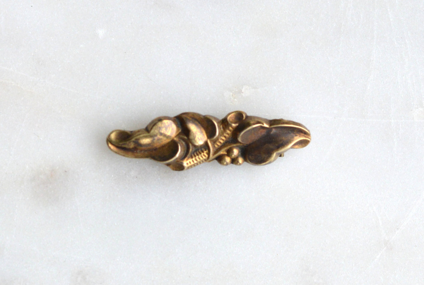 Antique 10K Gold Art Nouveau Bar Brooch, Stylized Gourd & Leaf Scrolling Motif, Edwardian C. 1900, Dimensional Victorian Statement Pin, Tested 10K
