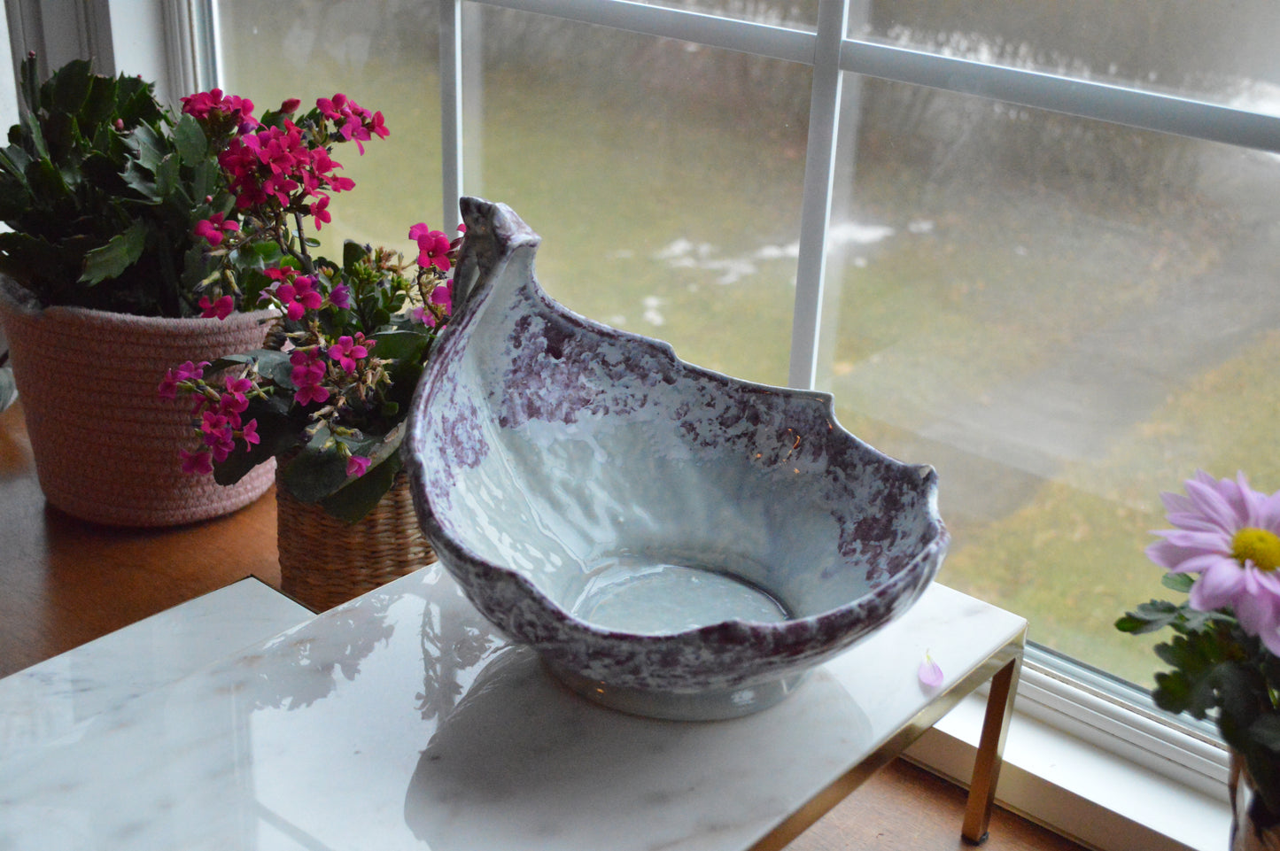 Vintage McCoy USA Centerpiece Cabbage Leaf Pottery Bowl with Stem Shape Handle