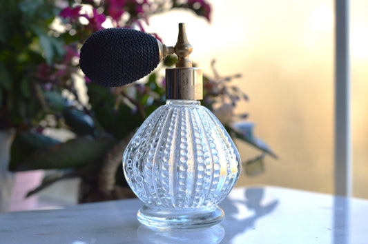 Vintage Style Clear Beaded Glass Perfume Atomizer, Refillable Ribbed Scent Bottle with Black Puffer, Romantic Vanity Decor