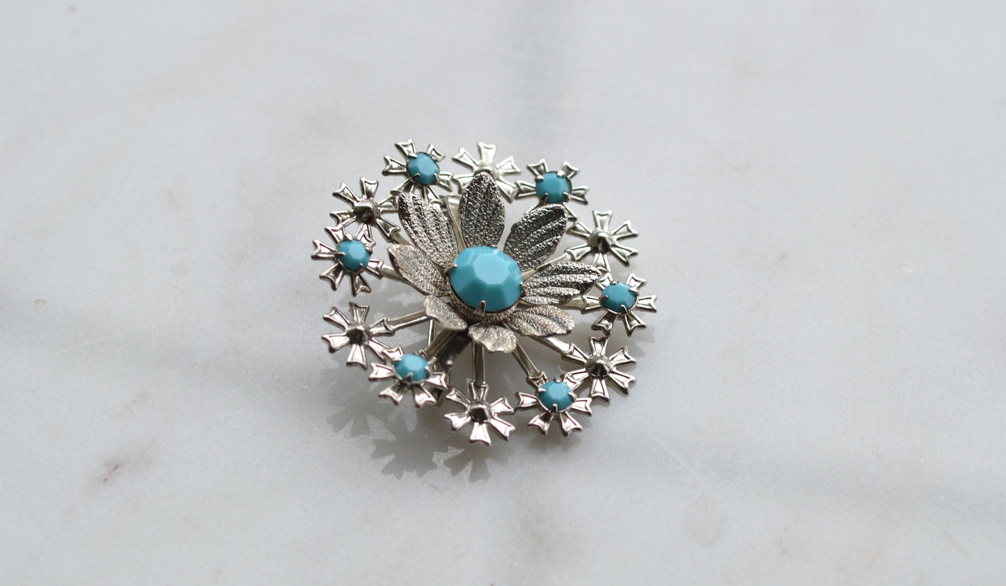 Vintage Faux Turquoise Sunburst Brooch – Silver Tone Floral Medallion Pin, Mid-Century Costume Jewelry