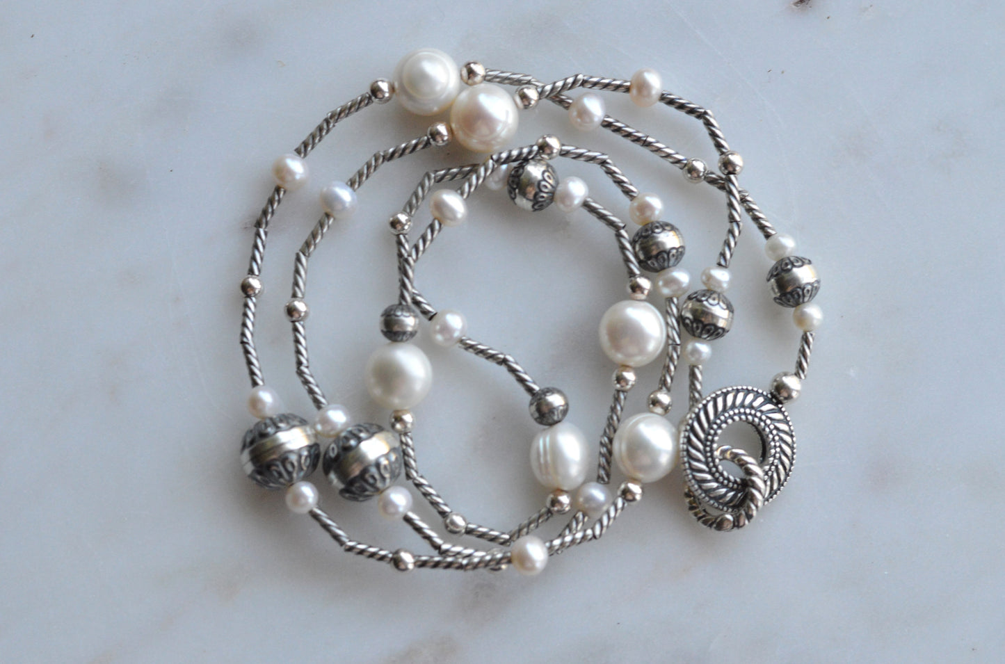 Vintage Silver-Tone Faux Pearl & Filigree Station Necklace – 34" Continuous Endless Sautoir, Textured Ring Pendant