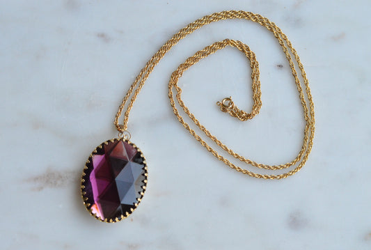 Vintage Gold‑Tone Rope Chain Necklace w/ Faceted Ombre Glass Pendant | Purple‑Pink Gradient Stone | Scalloped Bezel | 1970s Statement Jewelry