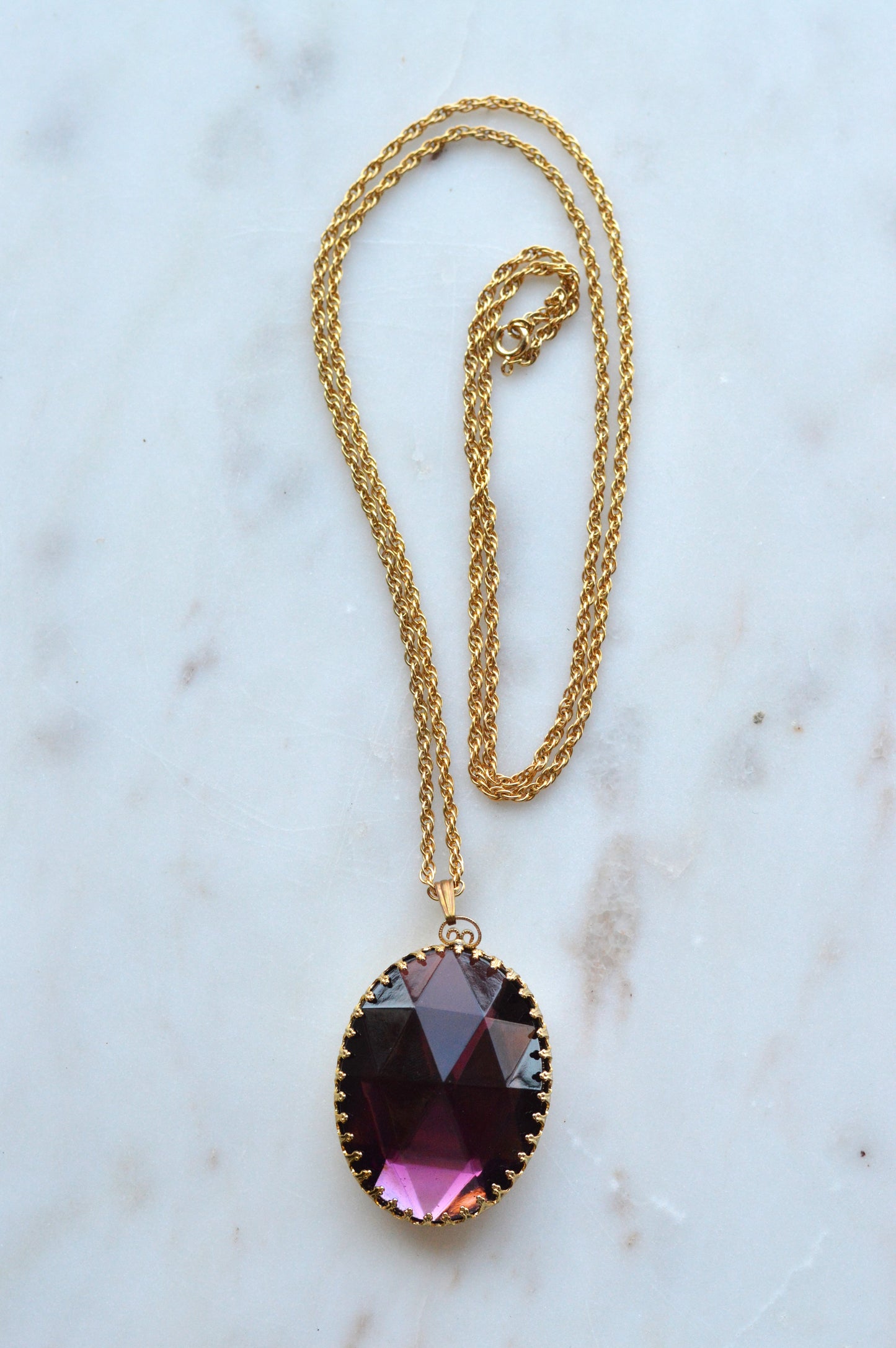 Vintage Gold‑Tone Rope Chain Necklace w/ Faceted Ombre Glass Pendant | Purple‑Pink Gradient Stone | Scalloped Bezel | 1970s Statement Jewelry