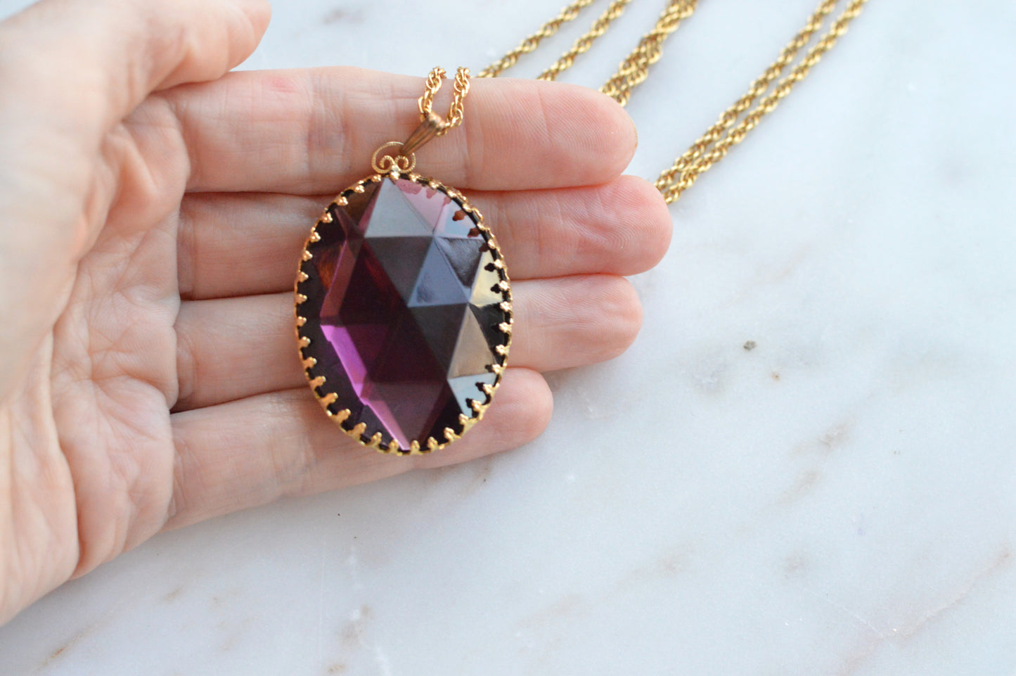 Vintage Gold‑Tone Rope Chain Necklace w/ Faceted Ombre Glass Pendant | Purple‑Pink Gradient Stone | Scalloped Bezel | 1970s Statement Jewelry