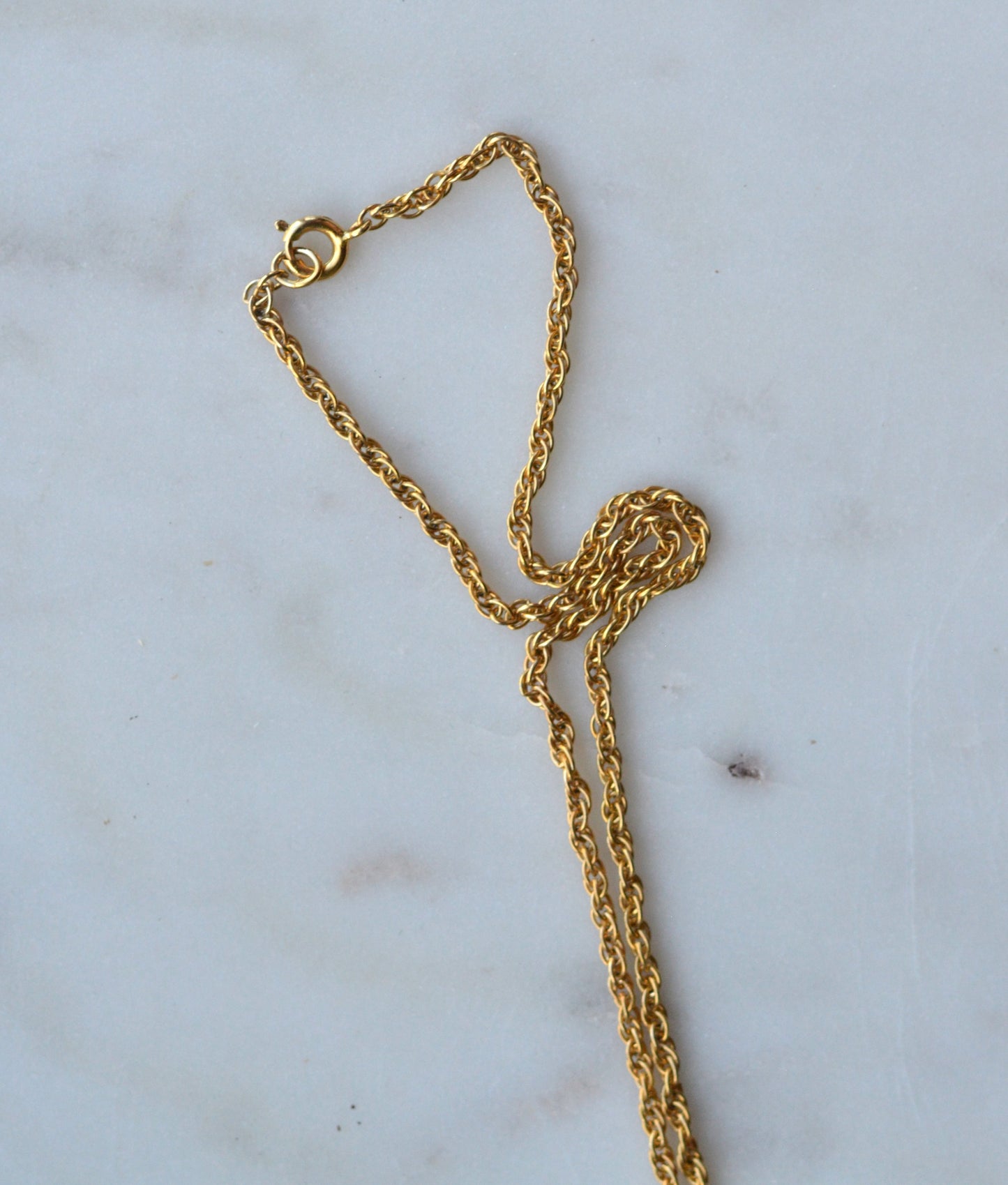 Vintage Gold‑Tone Rope Chain Necklace w/ Faceted Ombre Glass Pendant | Purple‑Pink Gradient Stone | Scalloped Bezel | 1970s Statement Jewelry