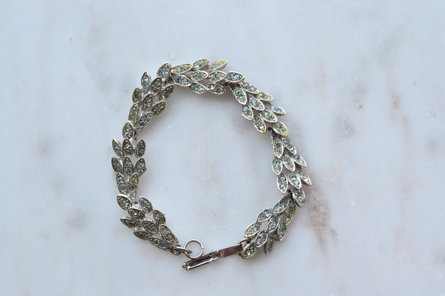 Vintage Silver-Tone Blue Rhinestone Leaf Link Bracelet – Mid-Century Articulated Vine Design, Floral Costume Jewelry
