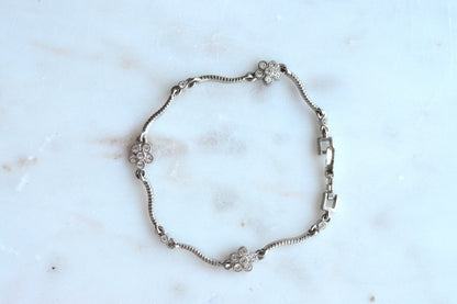 Vintage Silver Plated Floral Link Bracelet – Delicate Snake Chain with CZ Flower Motifs – Elegant Romantic Jewelry