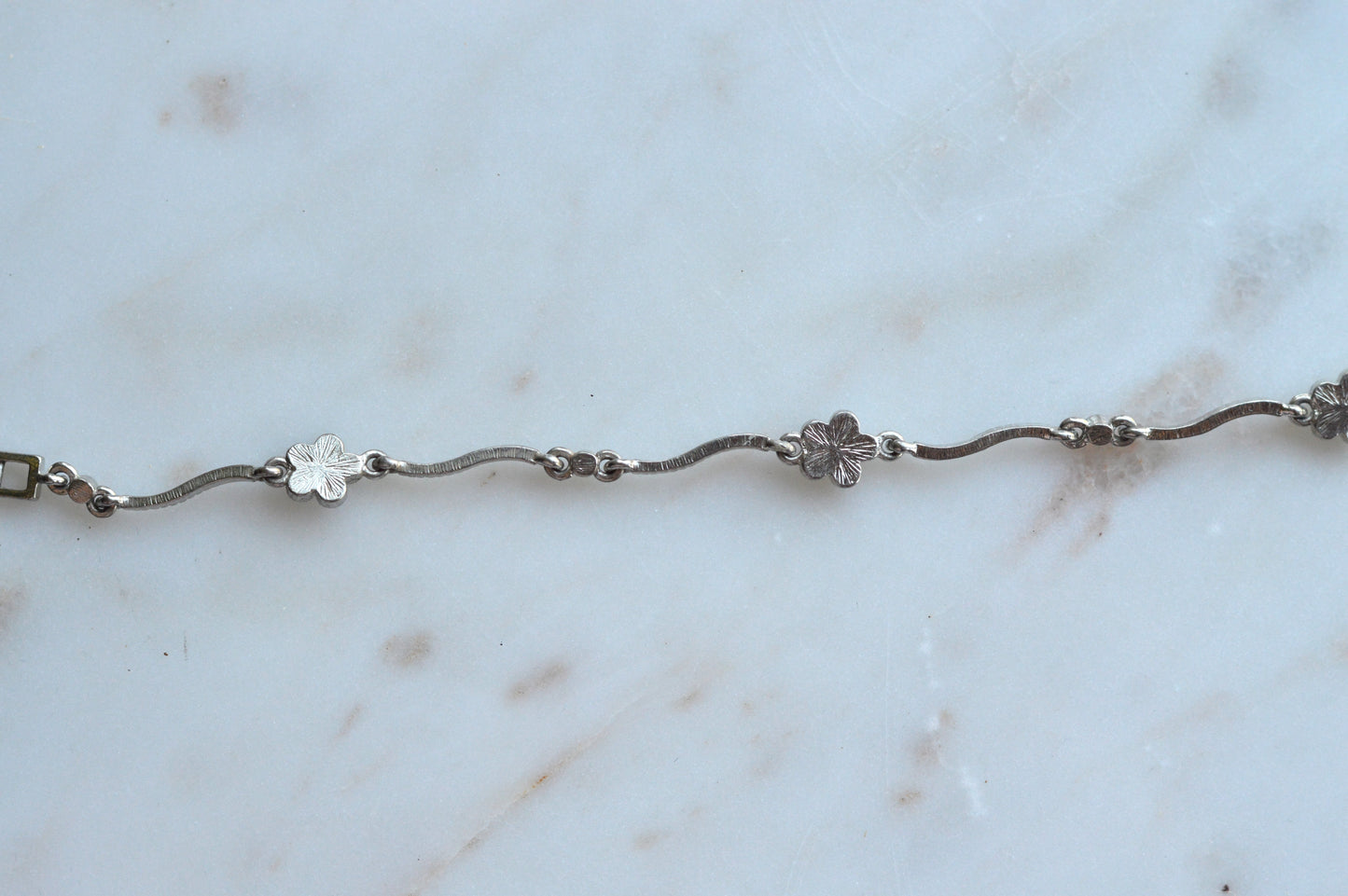 Vintage Silver Plated Floral Link Bracelet – Delicate Snake Chain with CZ Flower Motifs – Elegant Romantic Jewelry