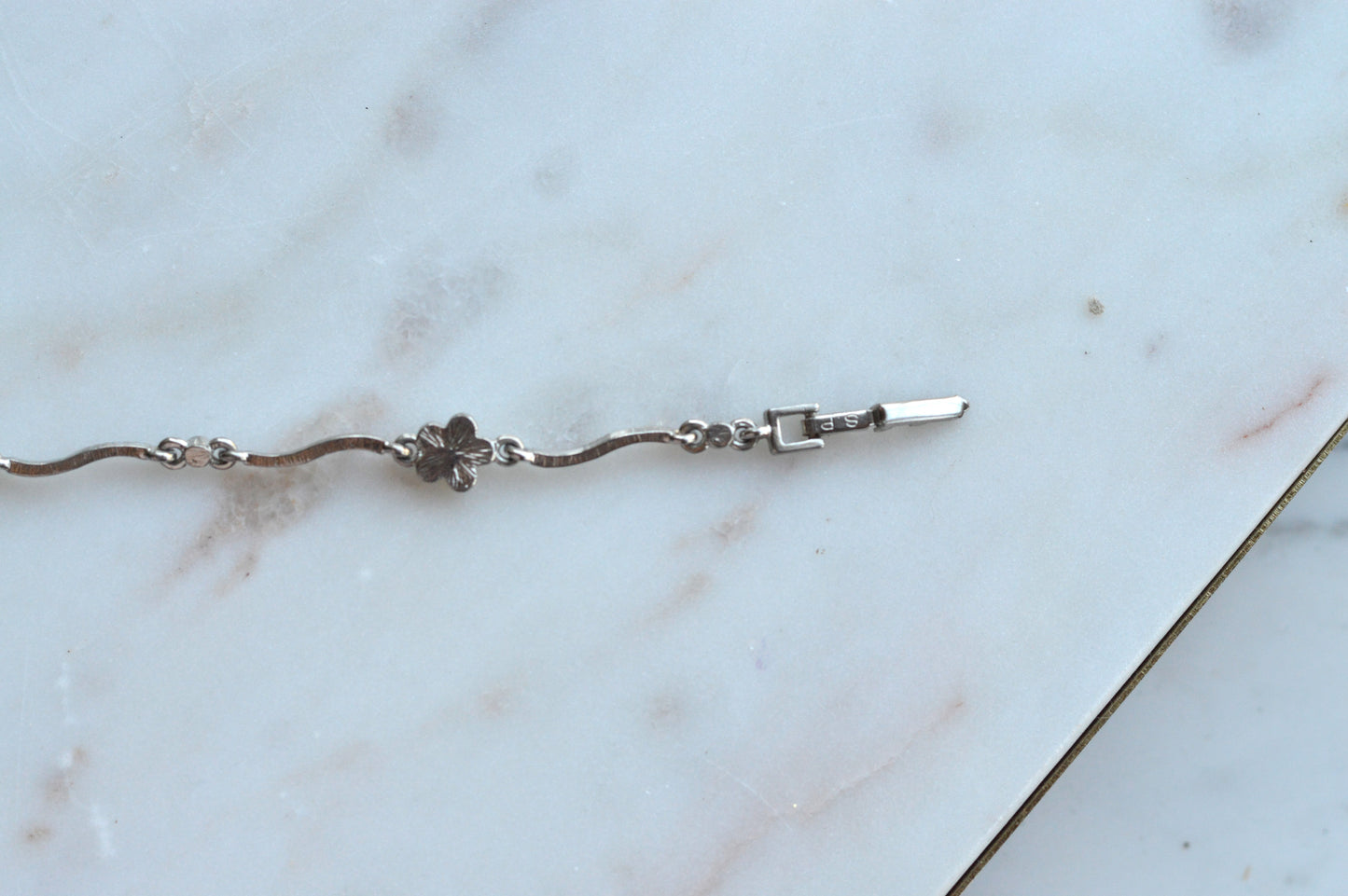 Vintage Silver Plated Floral Link Bracelet – Delicate Snake Chain with CZ Flower Motifs – Elegant Romantic Jewelry