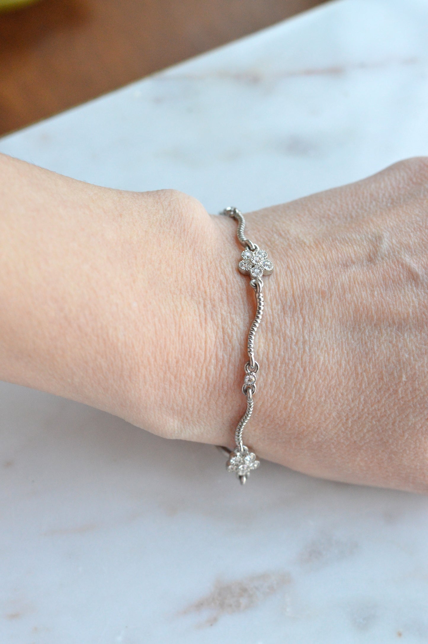 Vintage Silver Plated Floral Link Bracelet – Delicate Snake Chain with CZ Flower Motifs – Elegant Romantic Jewelry