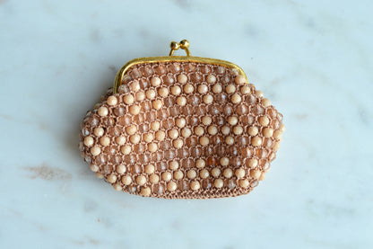 Vintage Hand-Crocheted Beaded Coin Purse – Tan & Peach Beads, Gold-Tone Kiss Lock Clasp, 1950s Retro Style Change Pouch