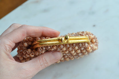 Vintage Hand-Crocheted Beaded Coin Purse – Tan & Peach Beads, Gold-Tone Kiss Lock Clasp, 1950s Retro Style Change Pouch