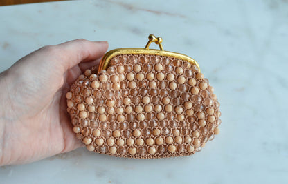Vintage Hand-Crocheted Beaded Coin Purse – Tan & Peach Beads, Gold-Tone Kiss Lock Clasp, 1950s Retro Style Change Pouch