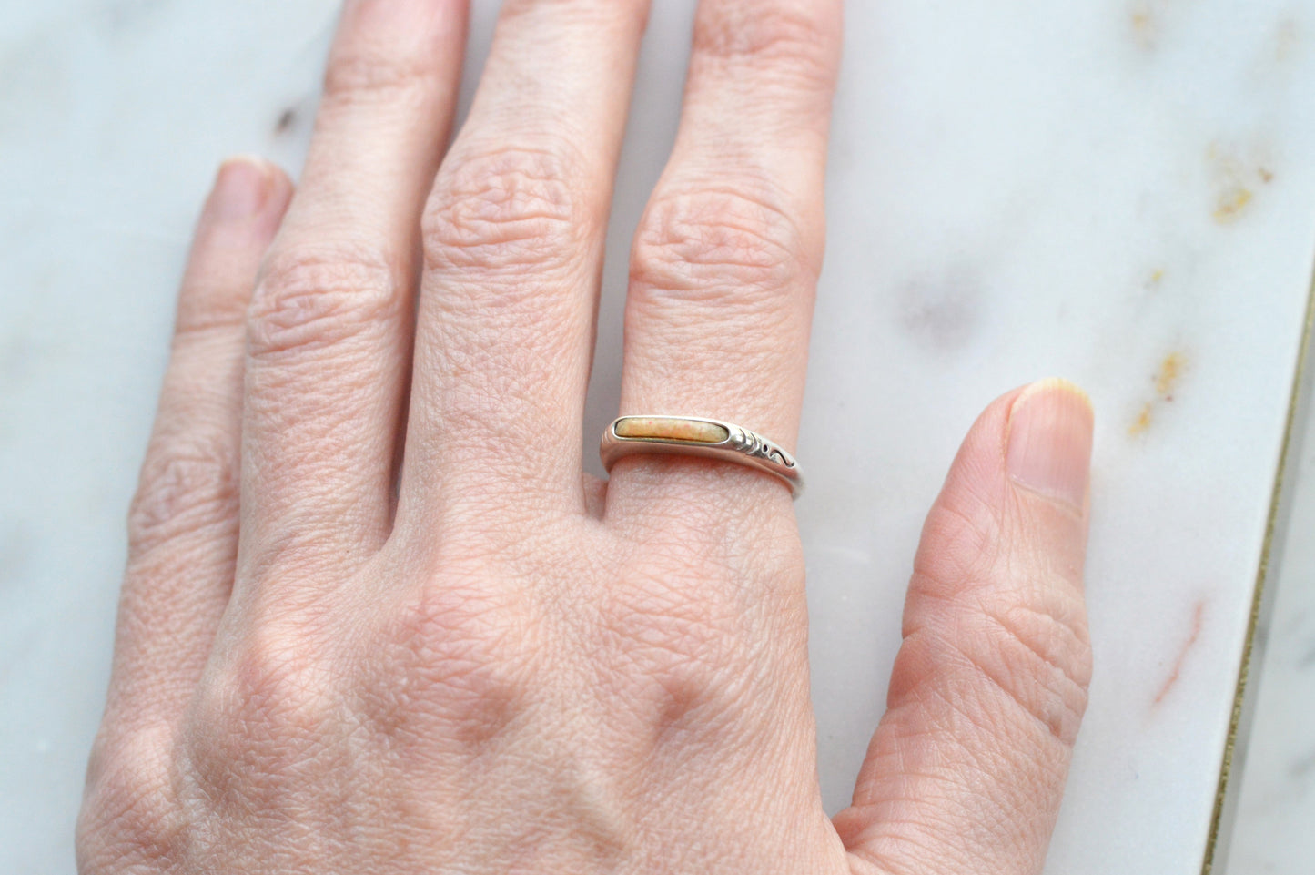 Vintage Carolyn Pollack Relios Sterling Silver Ring with Spiny Oyster Inlay - Etched Southwestern Stackable Band, Size 7