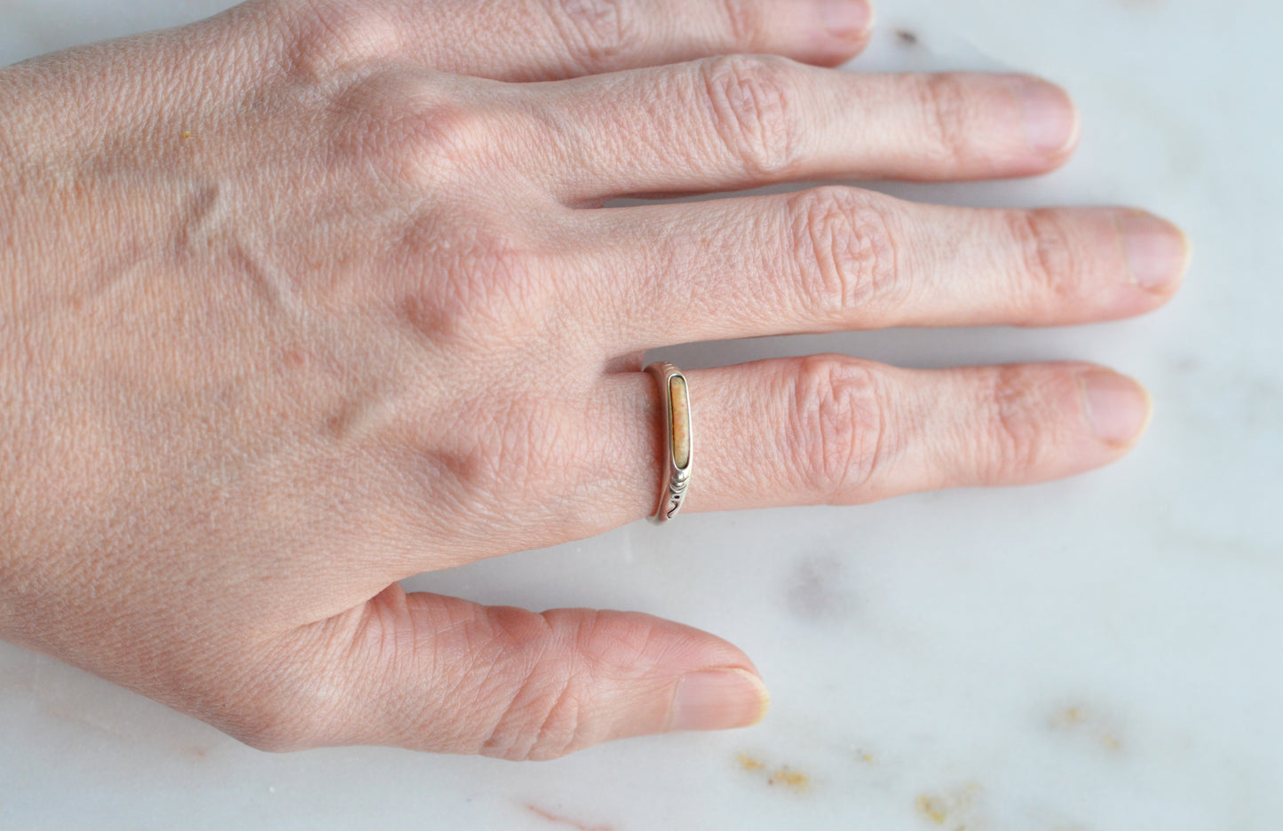 Vintage Carolyn Pollack Relios Sterling Silver Ring with Spiny Oyster Inlay - Etched Southwestern Stackable Band, Size 7