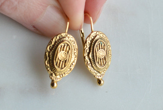 Vintage 1928 Jewelry Baroque Insignia Oval Drop Earrings - Gold Tone 17th Century Inspired Ornate Textured Dangle - Lever Back