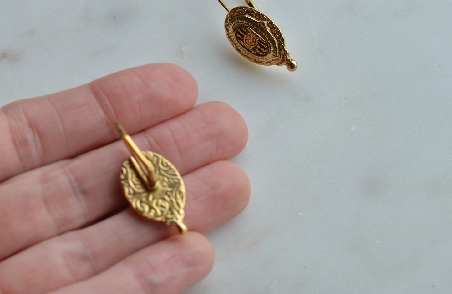 Vintage 1928 Jewelry Baroque Insignia Oval Drop Earrings - Gold Tone 17th Century Inspired Ornate Textured Dangle - Lever Back