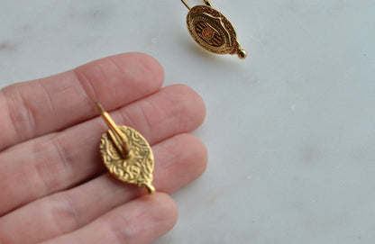 Vintage 1928 Jewelry Baroque Insignia Oval Drop Earrings - Gold Tone 17th Century Inspired Ornate Textured Dangle - Lever Back