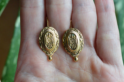 Vintage 1928 Jewelry Baroque Insignia Oval Drop Earrings - Gold Tone 17th Century Inspired Ornate Textured Dangle - Lever Back